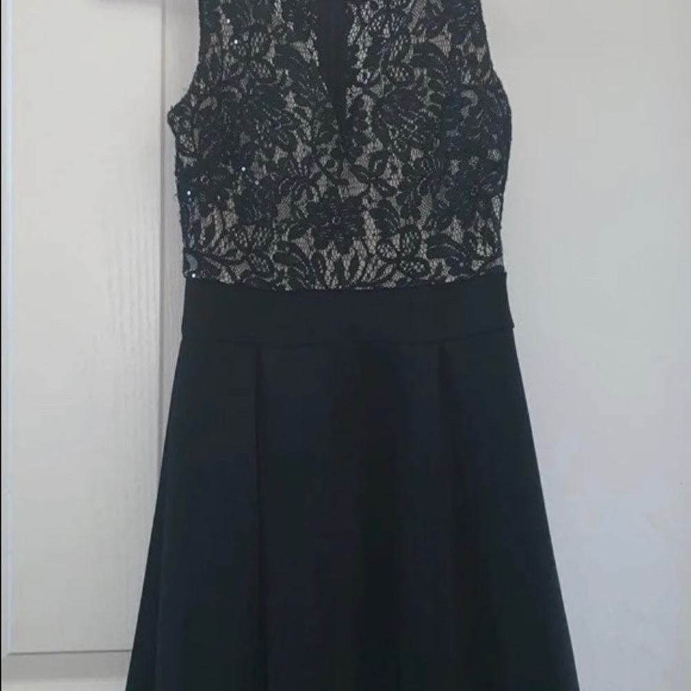 Formal Dress - Picture 4 of 4